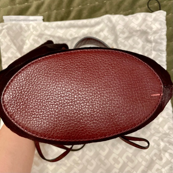 DIANE VON FURSTENBERG
Love Power mini bucket bag - Picture 7 of 7